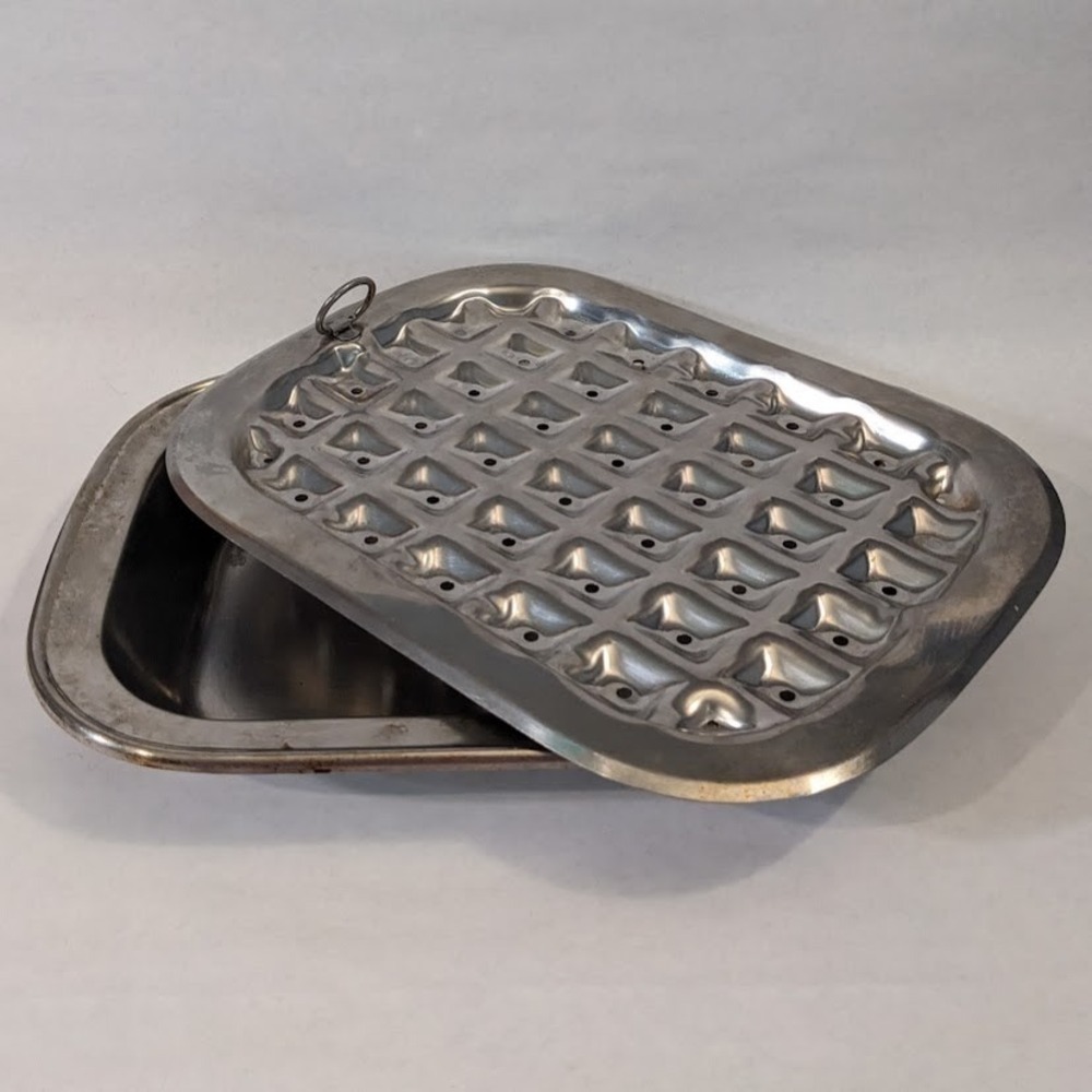 Vollrath Galloping Gourmet Stainless Steel Roasting Pan with Perforated Lid Rack